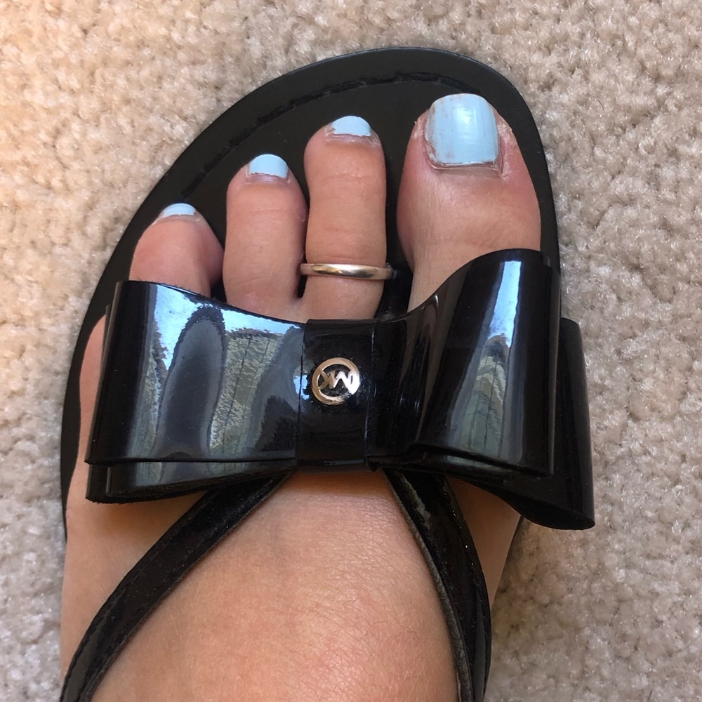 NWOT Michael Kors Bow Leather Thong Flip Flops - Picture 3 of 6